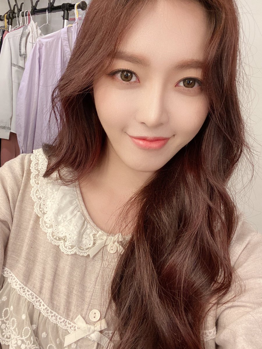 AOA_FANCLUB's tweet photo. [📸] 연극 '우리집에 왜 왔니'

ELVIS와 함께해서 행복했던 오늘😆
찬미의 첫 무대 어땠나요❣️
앞으로 많은 기대해 주세요✨

#AOA #에이오에이 #찬미 #ChanMi #서재희 https://t.co/AHia1F38pV