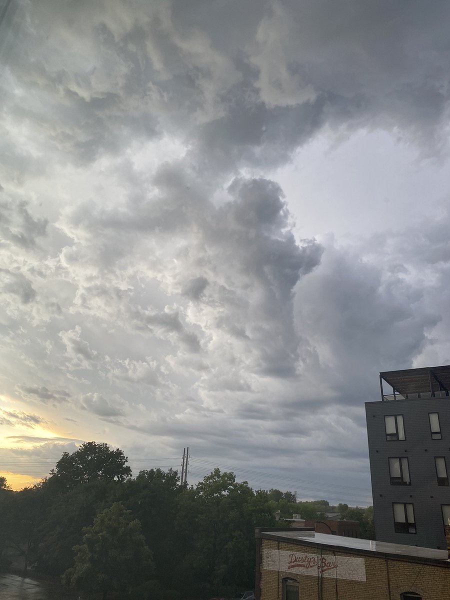 From the storm in Minneapolis last night. #Minneapolis #Minnesota #MN #Weather #Storm #Wind #Rain #StormClouds https://t.co/JECoqT8t4U