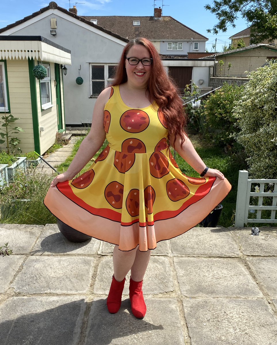 interrobangart's tweet photo. My shop has been really slow recently and I’m nearly at the bottom of my overdraft, so if anyone feels like sharing my work I’d really appreciate it- my next customer could be on your tl!

I make skirts &amp; dresses in sizes 6-36, and polymer clay jewellery!

https://t.co/KqYmF0aiOk https://t.co/qHQUxr4qpY