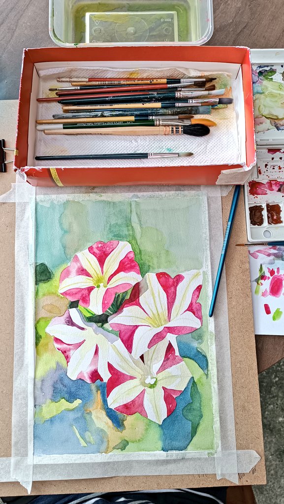 Outdoor sekali skala, sambil layankan angin petang..biasa duk berkarya dlm bilik ajekan hehehe