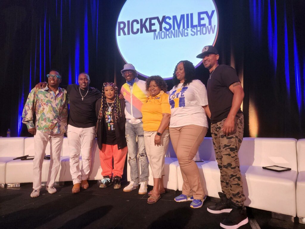 The kick off of Day 1 of the Centennial Boule was absolutely fabulous and continued throughout the day!!!  It was great reconnecting with <a href="/RickeySmiley/">Rickey Smiley</a>! Looking forward to today!  💙💛🐩
#RickeySmileyMorningShow
#CentennialBoule
#SGRho1922