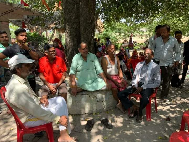 ratnakarvindhya's tweet image. आज लंका कि पहाड़ी स्थित कुटिया दुखहरनी माई की मंदिर पर शिव चर्चा एवं भंडारा तथा लोहंदी स्थित  श्री राजू यादव जी के यहां श्री साई धाम में भण्डारा कार्यक्रम में सम्मिलित होते हुए  साथ में श्री राजेश अग्रवाल जी रहे।

@BJP4India @BJP4UP