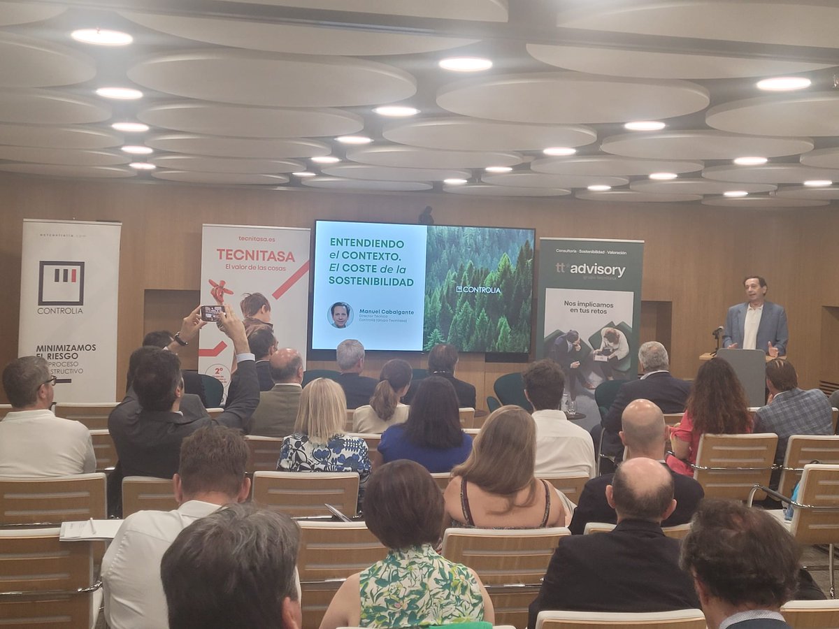 grupotecnitasa's tweet photo. Abre el ciclo Manuel Cabalgante, director técnico de #CONTROLIA, hablando sobre el coste de la sostenibilidad y afirmando que "la energía más limpia es la no se consume y la sostenibilidad es la fórmula".
#sostenibilidad #inmobiliario #vivienda https://t.co/CAg6gd4acL