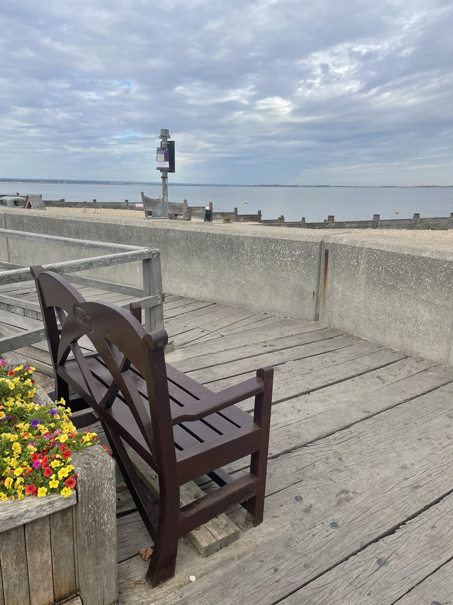 neilalexander_'s tweet photo. Last round of edits on ‘The Vanishing of Margaret Small’, so taking in some of the book’s key Whitstable locations on my morning walk. Peter Cushing’s seat is Margaret’s favourite spot to drink a can of cider, watching the sunset #whitstable #amediting #whitlit https://t.co/zQS6zXOreK