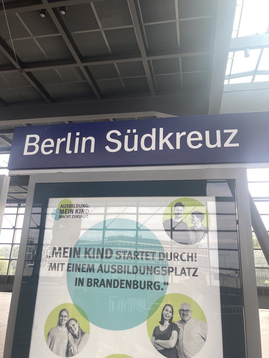 DaHardto's tweet image. Guten Morgen Berlin, grade angekommen und direkt zum Innovations Media Briefing, Vorab-Veranstaltung zur #IFA2022. Studienvorstellung von Veranstalter gfu und @OliverWyman um 11 👍#HomeAppliances #OWRetail