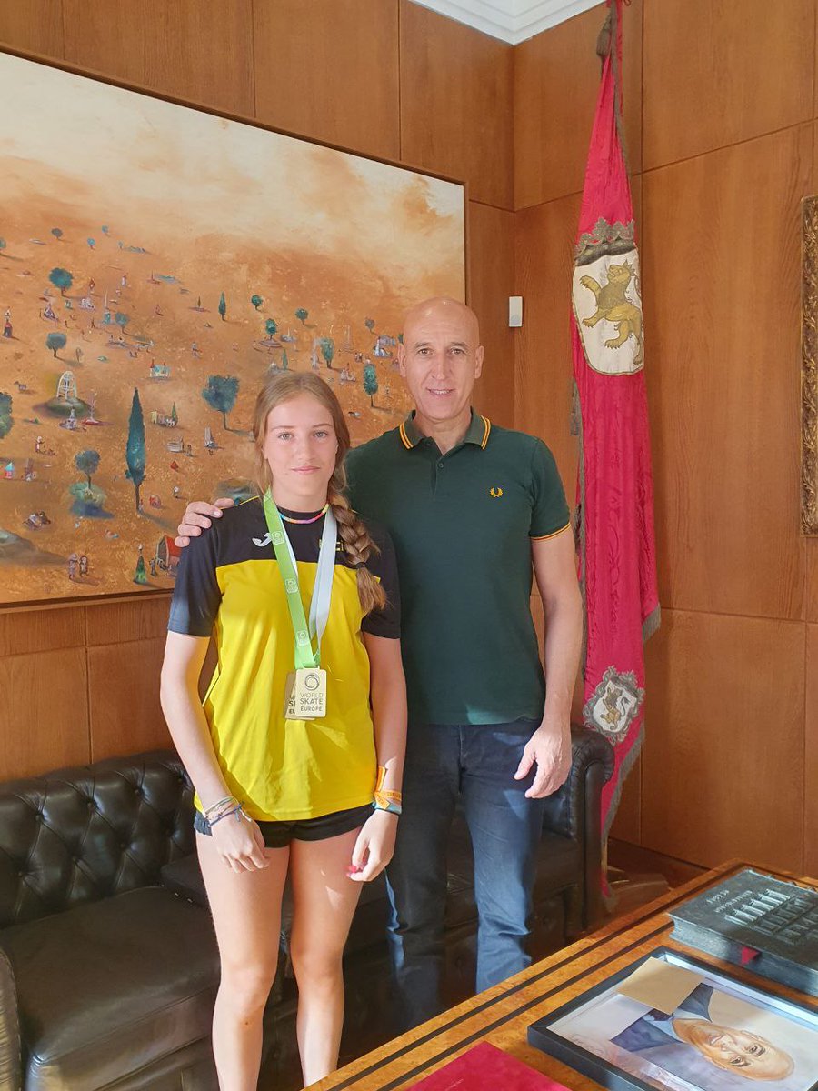 LeonAyto's tweet photo. El alcalde de #leonesp @JADIEZLEON  ha recibido esta mañana a la esquiadora leonesa y patinadora Sofía Álvarez del Pozo https://t.co/bIlSel9qnw