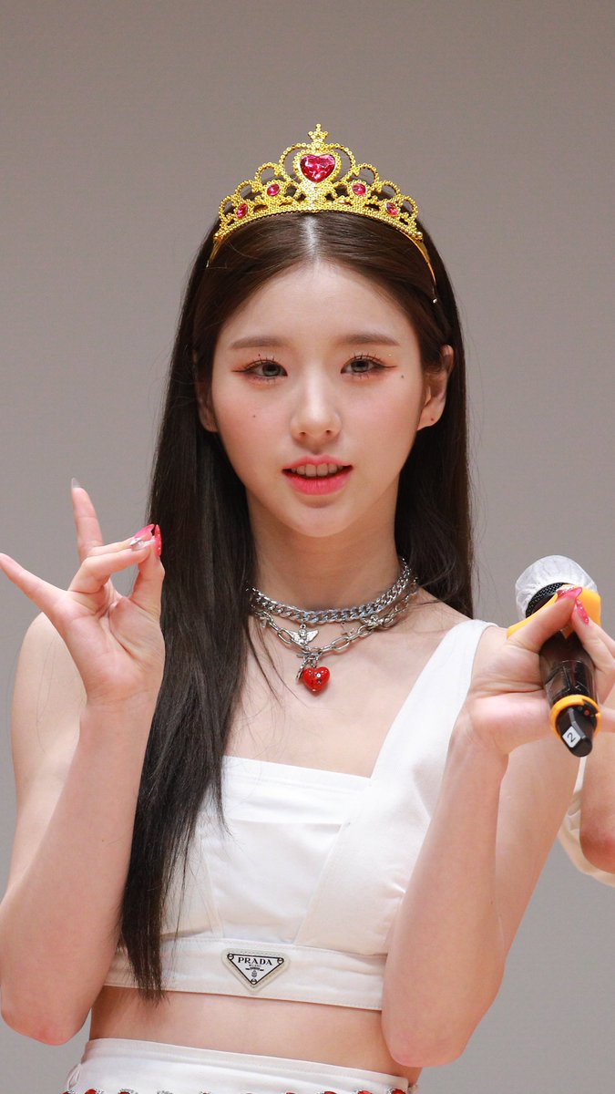 LoonaThe_Yves's tweet photo. HEEJIN THE COLOR PROJECT
#HONESTLYBYHEEJIN
@loonatheworld https://t.co/it9FzAFBQH