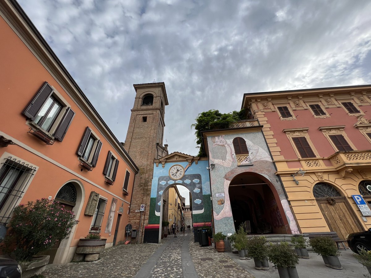 A poca distanza da #Bologna si trova #Dozza, uno dei borghi più belli d’Italia.
Nel nostro nuovo articolo ti porto alla scoperta di questo borgo e della sua Rocca Sforzesca 👇

viaggiaescopri.it/cosa-vedere-a-…
.
.
.
#ad #bloginbo #inemiliaromagna