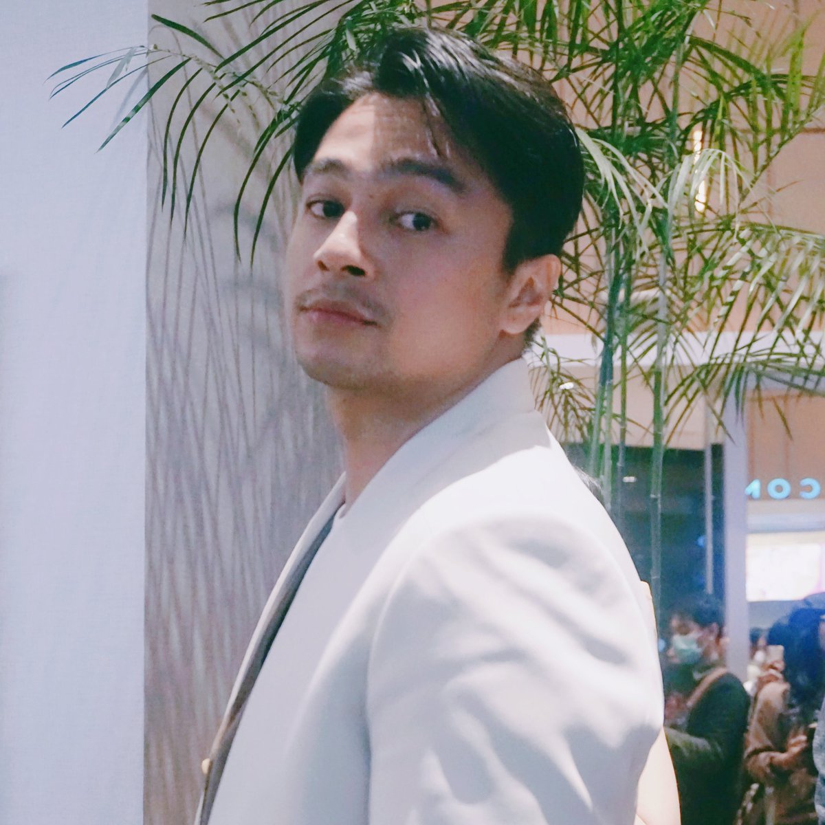 devalova_'s tweet image. Kaka Supernya #devalova
@DevaMahenra at Gala Premiere Ghost Writer 2 💙💙