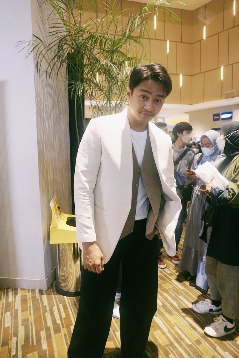 devalova_'s tweet image. Kaka Supernya #devalova
@DevaMahenra at Gala Premiere Ghost Writer 2 💙💙