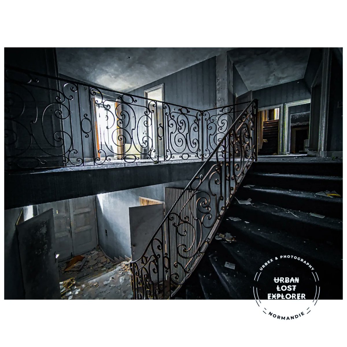 UrbanLostExplor's tweet photo. 🚸🏴‍☠️ Abandoned bank •
➖➖➖➖➖➖➖➖➖

[Post complet 👉 https://t.co/1ZDMZWedRY]

#banque #bank #abandoned #forgottenplaces #mansion
#urbex #urbexphotography #urbexfrance #urbanexploration #urbanart #urbexplaces #ig_urbex #etikurbex #urbex_utopia https://t.co/CxXWESqaiX