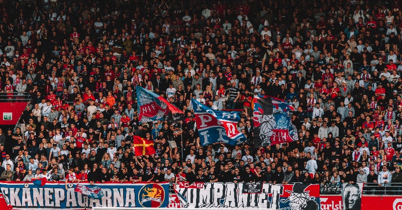 HelsingborgsIF's tweet photo. 𝟏𝟎 𝟏𝟐𝟕 - 𝐓𝐚𝐜𝐤!

Ert otroliga stöd tas aldrig för givet, särskilt inte i detta läge. Tack för att ni är lojala, levererar som bäst när vi behöver er som mest och alltid står bakom laget. Nu väntar två viktiga matcher och vi behöver er igen, varenda en ♥️