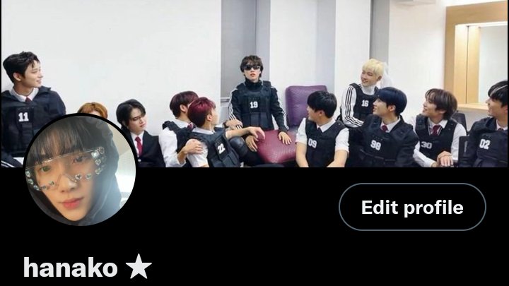 M3OWNYUU's tweet photo. hyunjae nya gk keliatan :D https://t.co/pHPgfpxo0j