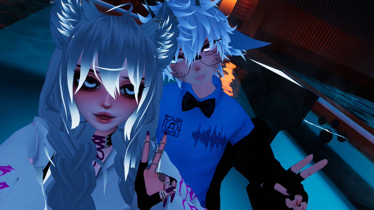 PinkxMoonxx's tweet photo. Clubbing is always better with friends <3 #VRChatPhotographer
#VRChat
#VRC
#VRChatnightclub
#VRChatdrinking https://t.co/98eUBZpyiO