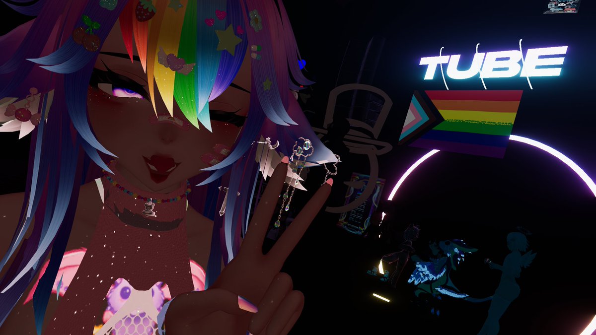 PinkxMoonxx's tweet photo. Clubbing is always better with friends <3 #VRChatPhotographer
#VRChat
#VRC
#VRChatnightclub
#VRChatdrinking https://t.co/98eUBZpyiO