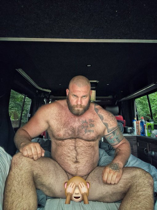 Who would like to spend the night in the woods with me in my campervan?? Retweet = yes 

#gaydaddy #gayandproud