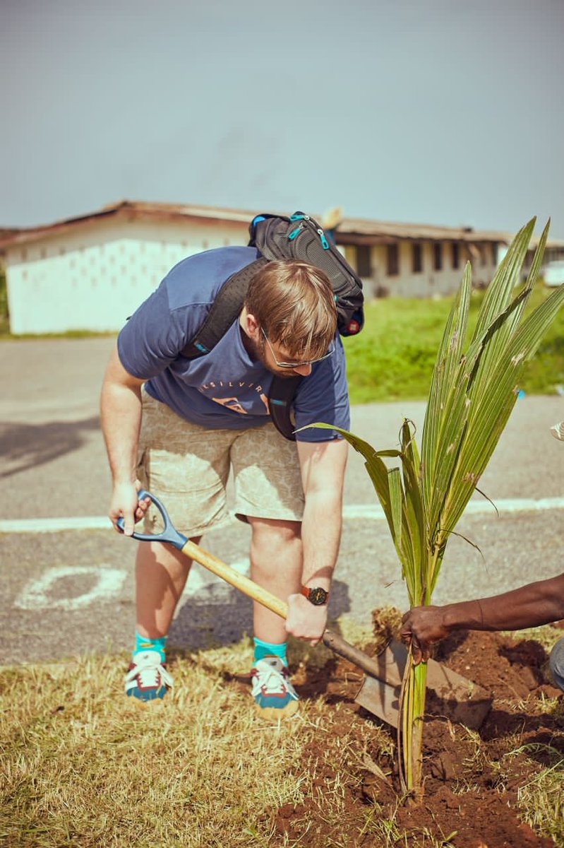 greenerspacegh's tweet photo. The journey towards a greener space, begins with planting more.

Thank you #Yuolin and #Pieter for planting with us.

#accra #greenghanaproject #letsgoplanting #Treeplanting #PortfolioDay https://t.co/x1TqF999JY