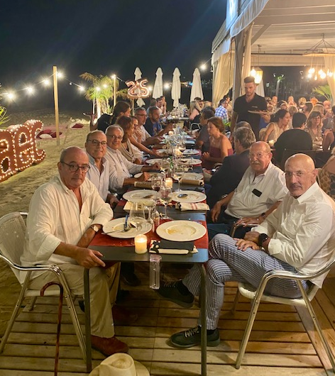 agrescatAEC's tweet photo. Gran nit de festa celebrant els 25 anys de l'AEC!
@agrescat @GarbiPereVerges @escolaipsi  @escolasadako  @coralregi @EscolaGinebro @BetaniaPatmos @santgervasicoop @OmsidePrat @EscolaMeritxell @EscolaNausica @escolatecnos @EscolaMestral @EscolaSolc @dainaisard @educaciocat .... https://t.co/baqkR9Tvpv