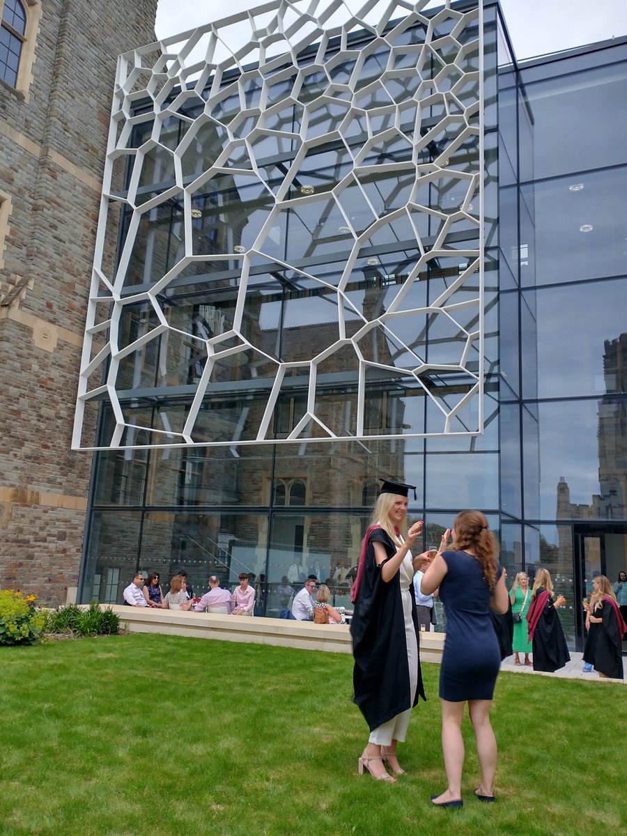 BryonyHobden's tweet image. Officially a graduate of the University of Bristol.
Covid meant that a lot of maths students didn't get to enjoy the new (ish) Fry Building for very long, so it was great celebrating in there yesterday!
@BristolUniMaths #BristolGrad