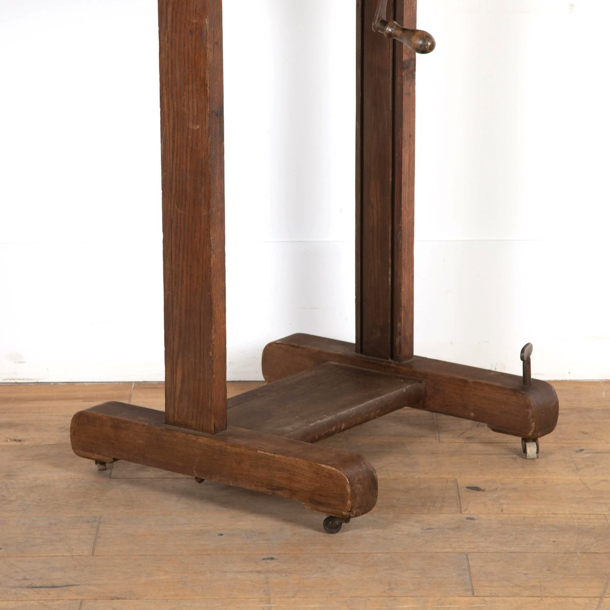 L A T E S T  A R R I V A L ✨ 

French 19th Century Double Artist's Easel

buff.ly/3NZhXuB

#LorfordsAntiques #Lorfords #Antiques #19thCentury #Artist #Interiors