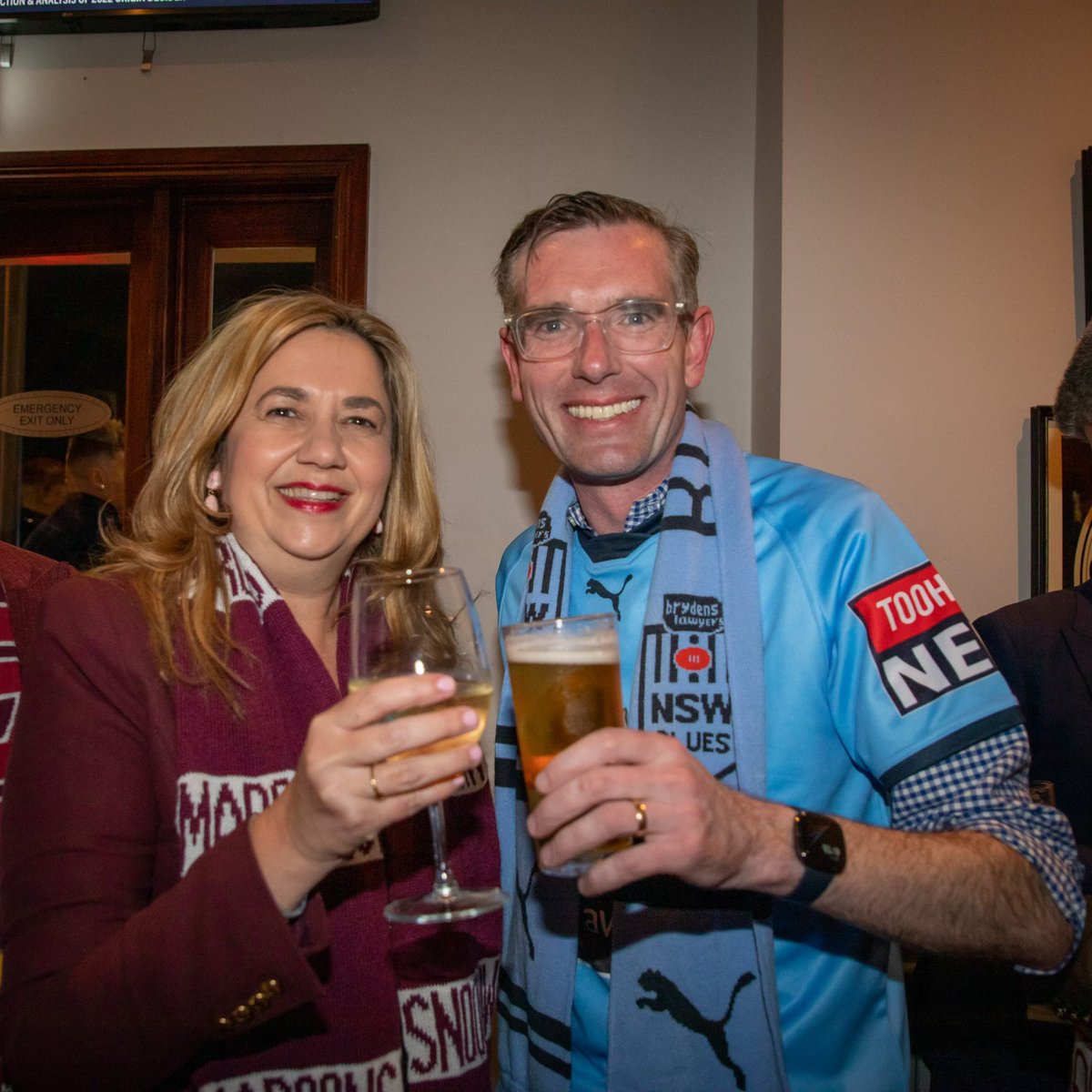 a_palaszczuk's tweet photo. If Queensland wins, the Sydney Harbour Bridge turns Maroon. Here’s cheers to that 🥂 #QLDER @Dom_Perrottet @QLDmaroons https://t.co/3AiraiEkPa
