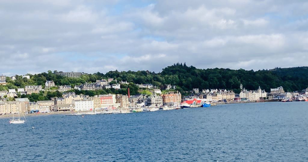 Our lovely &amp; super photographer driver John &amp; Oban Tour at #isleofmull &amp; #tobermory 🚌 info@hargreavescoaches.co.uk, FB page 📞 01756 752567
#tours #coachtravel #uktravel #privatehire #roadtravel #coachtraveller #ukcoaches #tourism #tourist #Scotland #islesofscotland