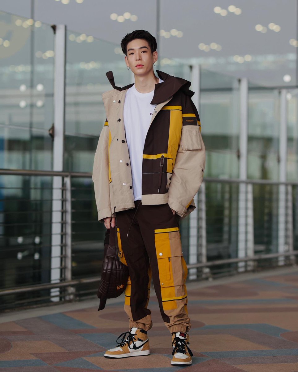 #GQStyle #AirportLook สไตล์ของ #เจเจกฤษณภูมิ ร่วมงาน #BURBERRY
.
Read Now -> gqthailand.com/style/article/…

<a href="/JJksnp/">J</a> #Jaylerr 

#GQThailand
