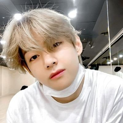 DDewwandi's tweet photo. V's blonde....👑💫
sometimes ago..........🥺💜 https://t.co/nKwJs79ksY