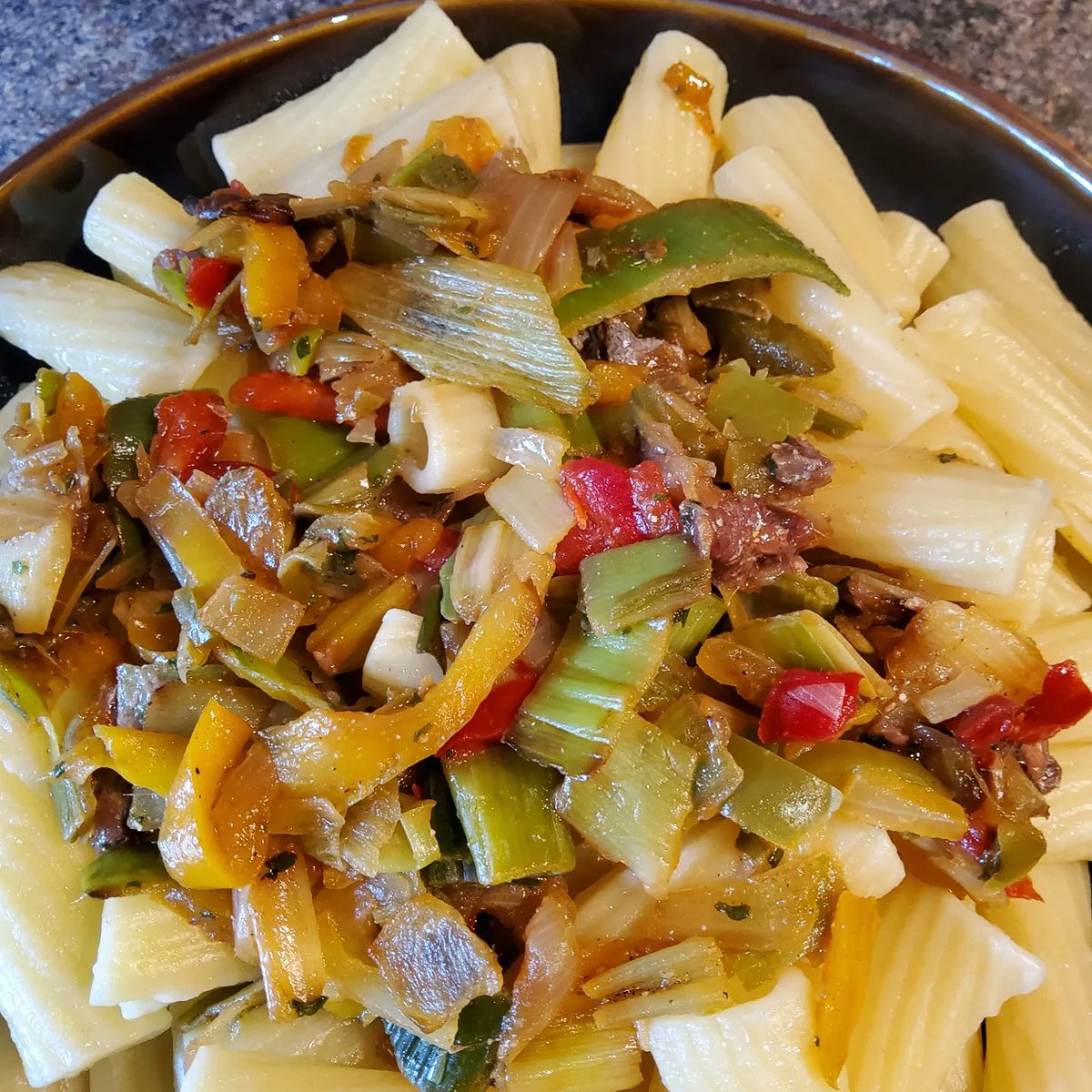 Thinking of what to cook today? Penne pasta with frying vegetables. You can add any vegetables you have in your fridge. 
#greekfood #Food #Cooking #cookingIsAllYouNeed #HealthyFood #foodblogger #HealthyEating #EasyRecipes #dinner #deliciousfood #Foodie #healthyfoodrecipes