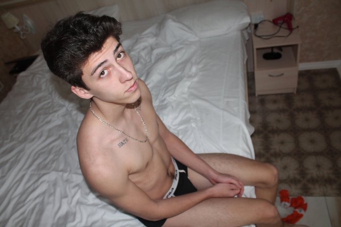 Do I look like a shrek cat? https://t.co/JdMDtsL8ea<a href="/tag/%D0%BD%D0%BE%D0%B2%D0%B0%D1%8F%D0%B0%D0%B2%D0%B0%D1%82%D0%B0%D1%80%D0%BA%D0%B0"class="tags"><span>#новаяаватарка</span></a>