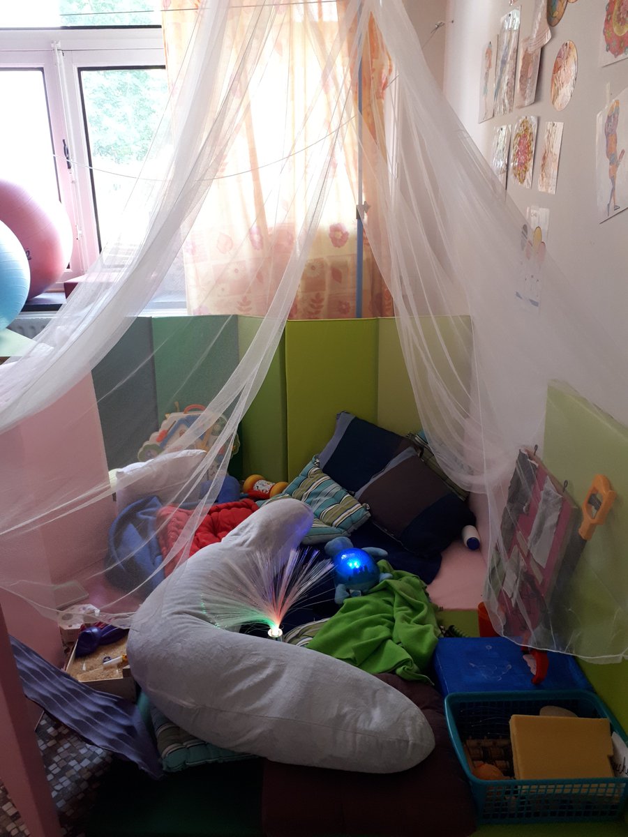 Nous tenons à remercier les personnes pour leurs différents dons qui ont permis de mettre sur pied le projet "snoezelen éphémère et ambulatoire" dans notre service résidentiel.
Un espace de détente et de bien-être où l’on propose diverses activités sensorielles.