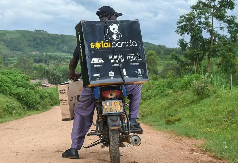 netzeroreport's tweet photo. Canadian cleantech start-up lights up 200,000 homes in Kenya. #cleantech #startup #kenya #solarpanda https://t.co/rvdtkstmp2 https://t.co/dwlzqDVgtJ