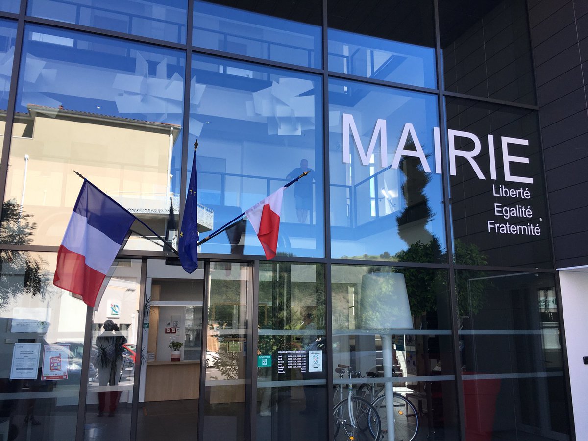 Chaleureuse et efficace rencontre, ce matin, en mairie de la Fouillouse, avec son Maire Patrick Bouchet et son adjoint à l’urbanisme, Rémy Girardon. Il a été question des projets de cette commune, en matière d’habitat et de logement, soutenus par ⁦<a href="/SteMetropole/">Saint-Étienne Métropole</a>⁩ .