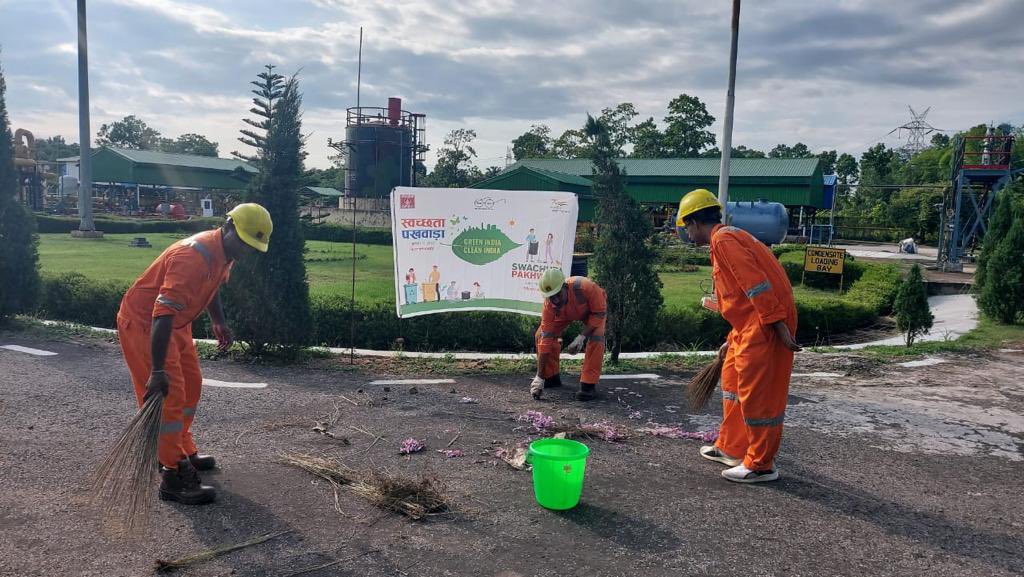 SiddharthaP47's tweet photo. swachhbharat: RT @ONGC_: Under the #SwacchtaPakhwada, #ONGC’s GMS Palatana (Tripura Asset) witnessed ONGCians engaging in #Swachchta cleanliness drive under #SwachhBharat.
#ONGCCares #CleanIndia #CommitmentToCleanliness #YouAreEnergy
@swachhbharat
@Pe… https://t.co/imv24bhH6v