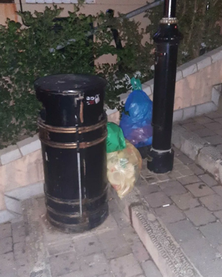 ThinkingGreenGI's tweet photo. Deep clean Castle St, constant battle, household rubbish not being disposed off properly! Pls keep our historic streets tidy &amp; clean, let's be more responsible tnk u 💚 env.feedback@gibraltar.gov.gi or 20065963 4 waste concerns
#civicpride #unsightly #wecare #cleanhistoricstreets https://t.co/QOMHQ6Frtq