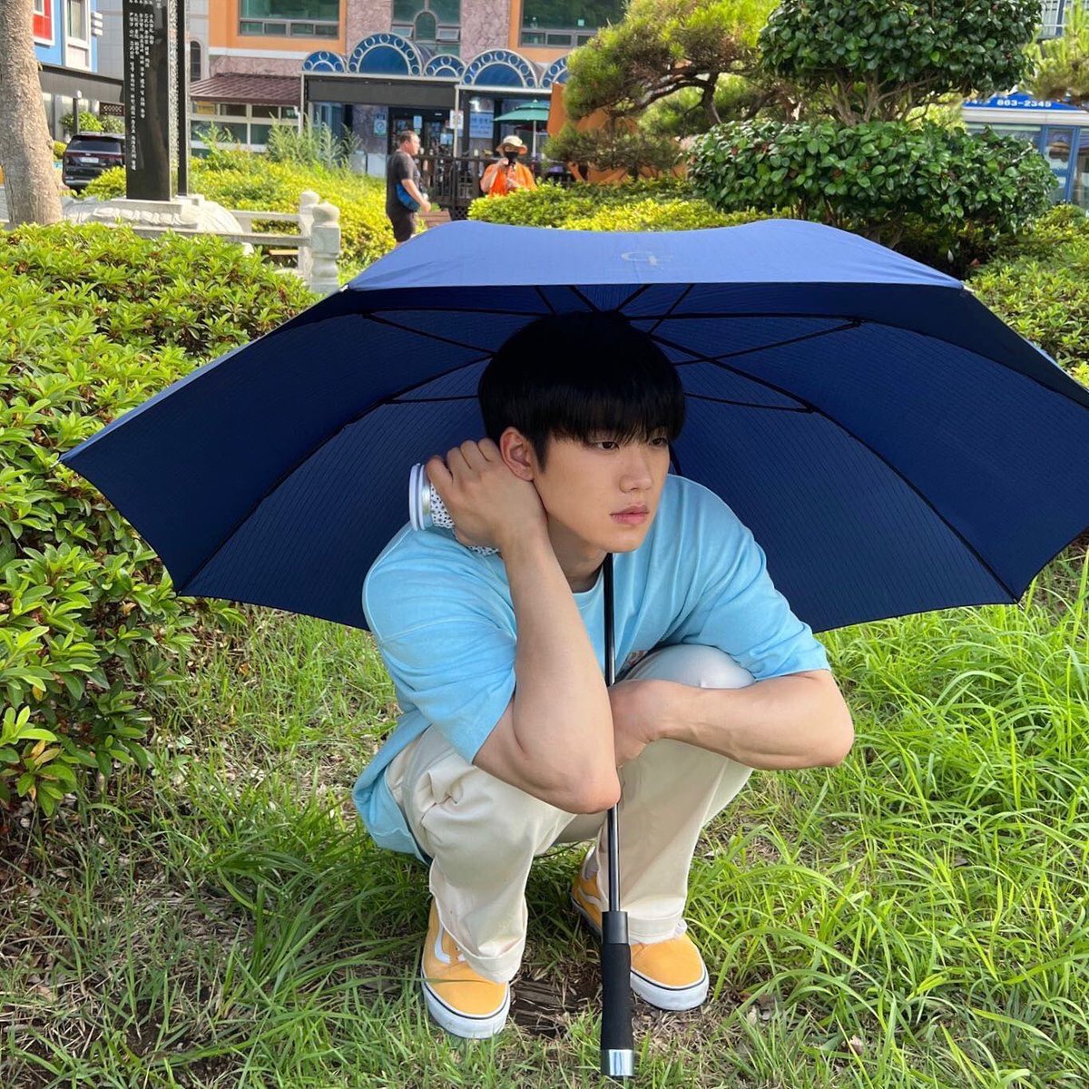 990326_S2's tweet photo. 🌧 https://t.co/JbOjOPKiaA