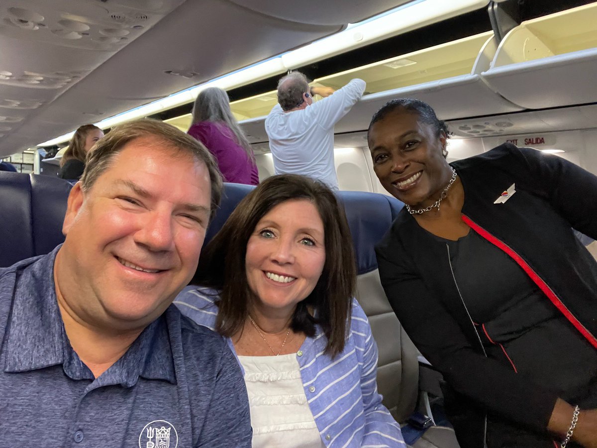 Starting my morning super early with my favorite <a href="/SouthwestAir/">Southwest Airlines</a> and our amazingly beautiful flight attendant Sade!