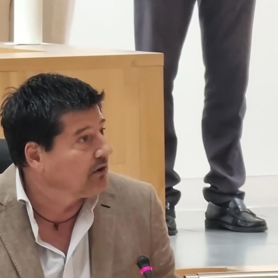 oblader's tweet photo. Toca decir hasta luego porque adiós suena muy contundente. #Quisiera daros las gracias a todos los que han formado parte de esta trepidante etapa  de mi vida en @diputacionMLG. No me voy muy lejos sigo por aquí. https://t.co/YVUyoGhuF3