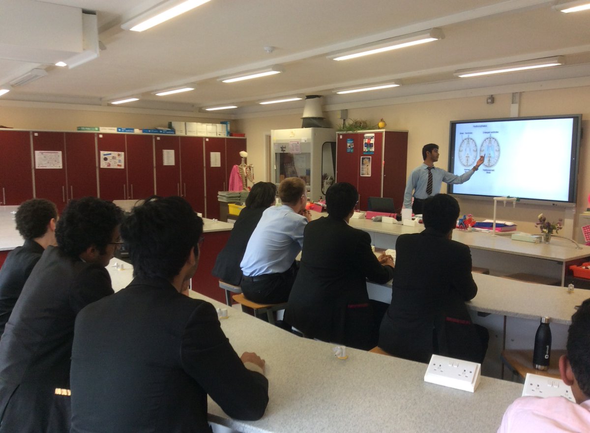 AGSFounded1598's tweet photo. Thank you to @AGSMedSoc student Irfan (Ph12) for an excellent presentation on Normal Pressure Hydrocephalus. Looking at differential diagnosis, investigation &amp; treatment, showing wonderful empathy with the patients afflicted by the condition. @AGSLearner https://t.co/m4FkvlyllN