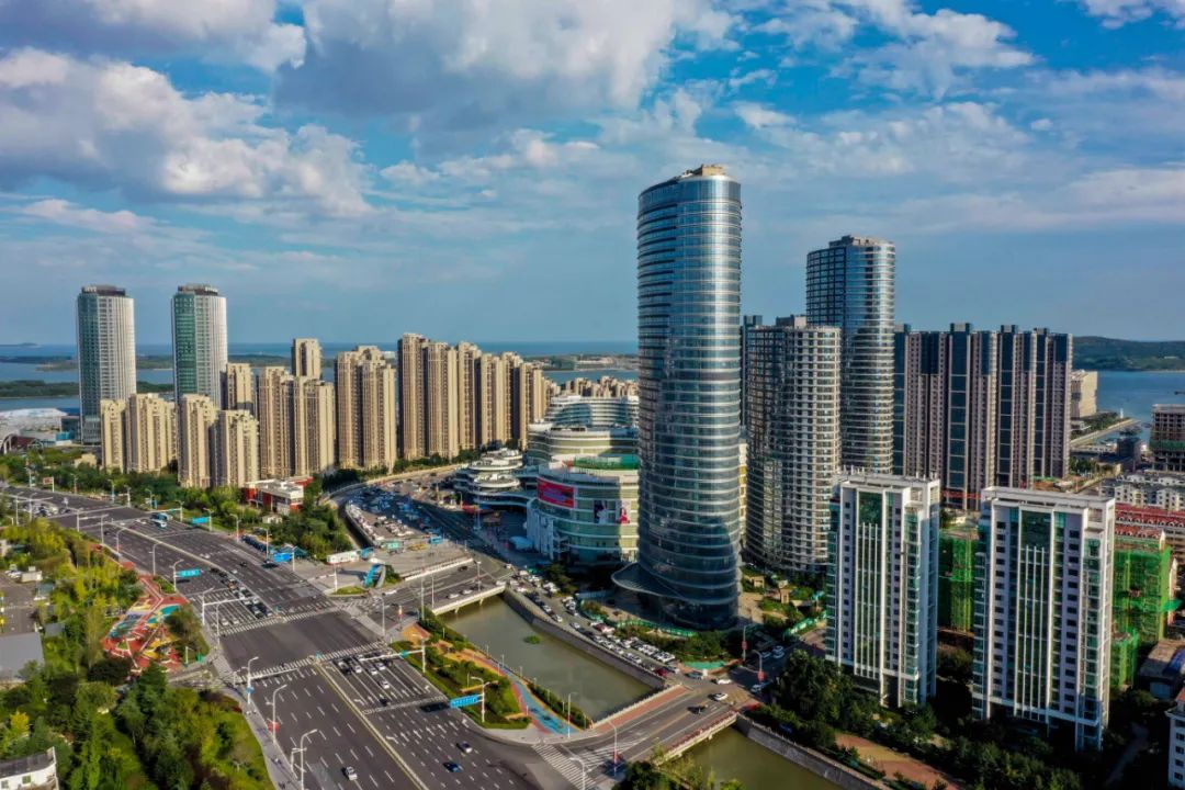 loveqingdao's tweet photo. After seven months of construction, the #Qingdao Optoelectronic Display New Material Industrial Park, Research Institute and high-end equipment project were officially put into operation on July 12 in Qingdao West Coast New Area. #QingdaoUpdates https://t.co/3h45VJ4Rad