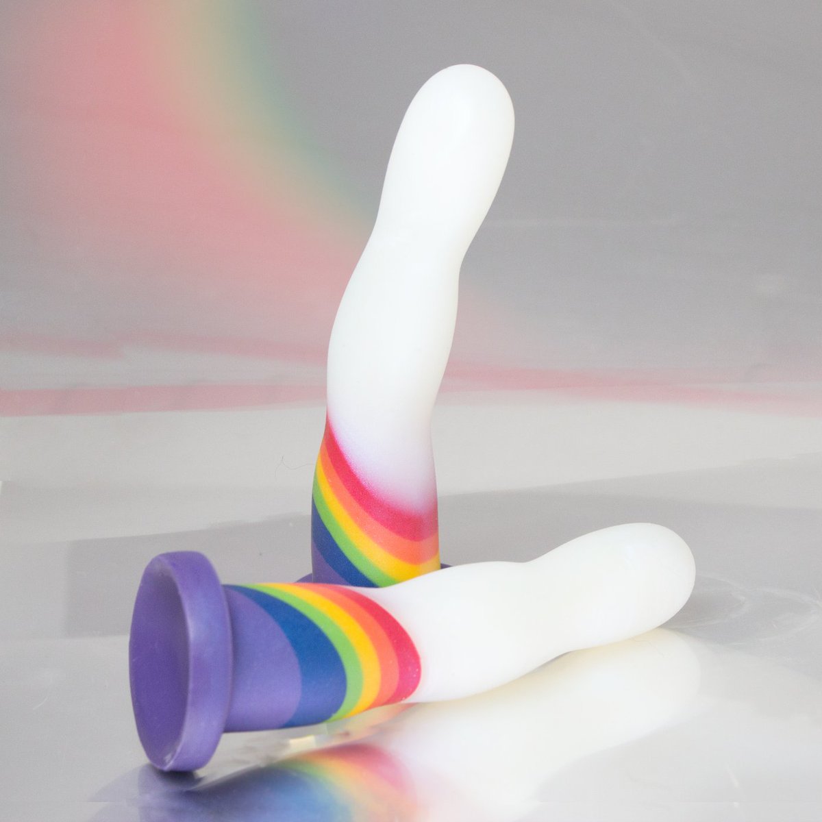 Iridescent pearl white 🐇 🌈 and rainbow pride
👅Suction cup and harness-compatible
🤍MAGIC and SEXY🤍

More #handmadedildos at #bsatelier web
ow.ly/Oz8z50JTNUP

And follow us at instagram.com/bsatelier/
