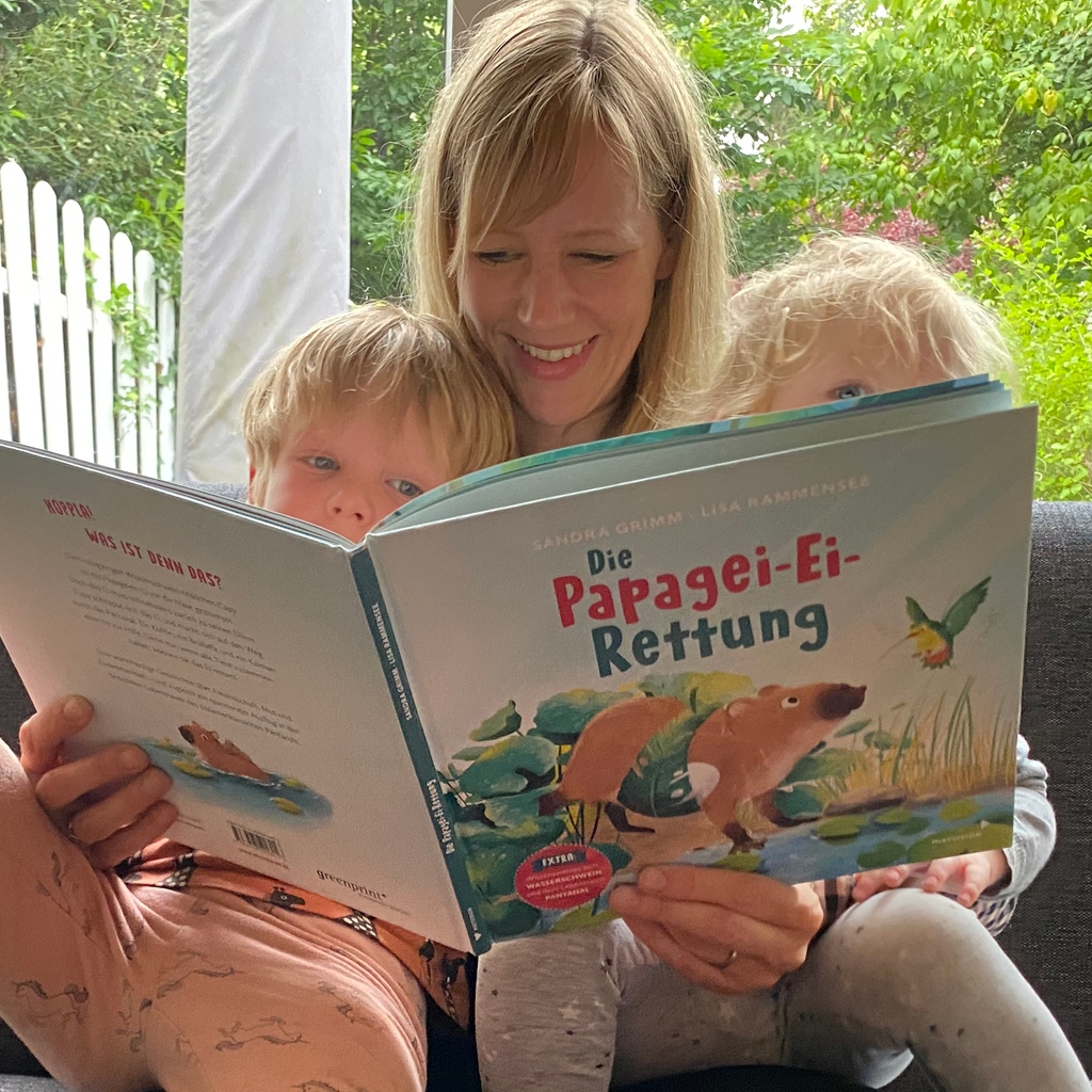 Regenwaldhelden's tweet photo. #Lesetipp Die Papagei-Ei-Rettung ist ein süßes Buch für Kinder mit dem #panatanal als Kulisse. Das Wasserschwein Capy muss allerlei Abenteuer überstehen, um das Ei zu retten. Unsere #Kinder lieben es, wie man sieht. Ab 3 Jahre! 🦜🥚 https://t.co/GEViyulZzz