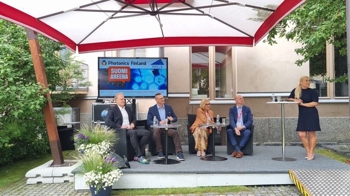 SuomiAreena Porissa tarjoaa parhaillaan täyslaidallisen fotoniikkaa terveysteknologia-kulmalla. Keskustelussa syöpähoidot, terveysdenseuranta ja sairauksien ennaltaehkäisy. Katso nyt tai myöhemmin täällä: mtv.fi/sarja/suomiare…
#SuomiAreena #suomiareena2022 #fotoniikka #terveys