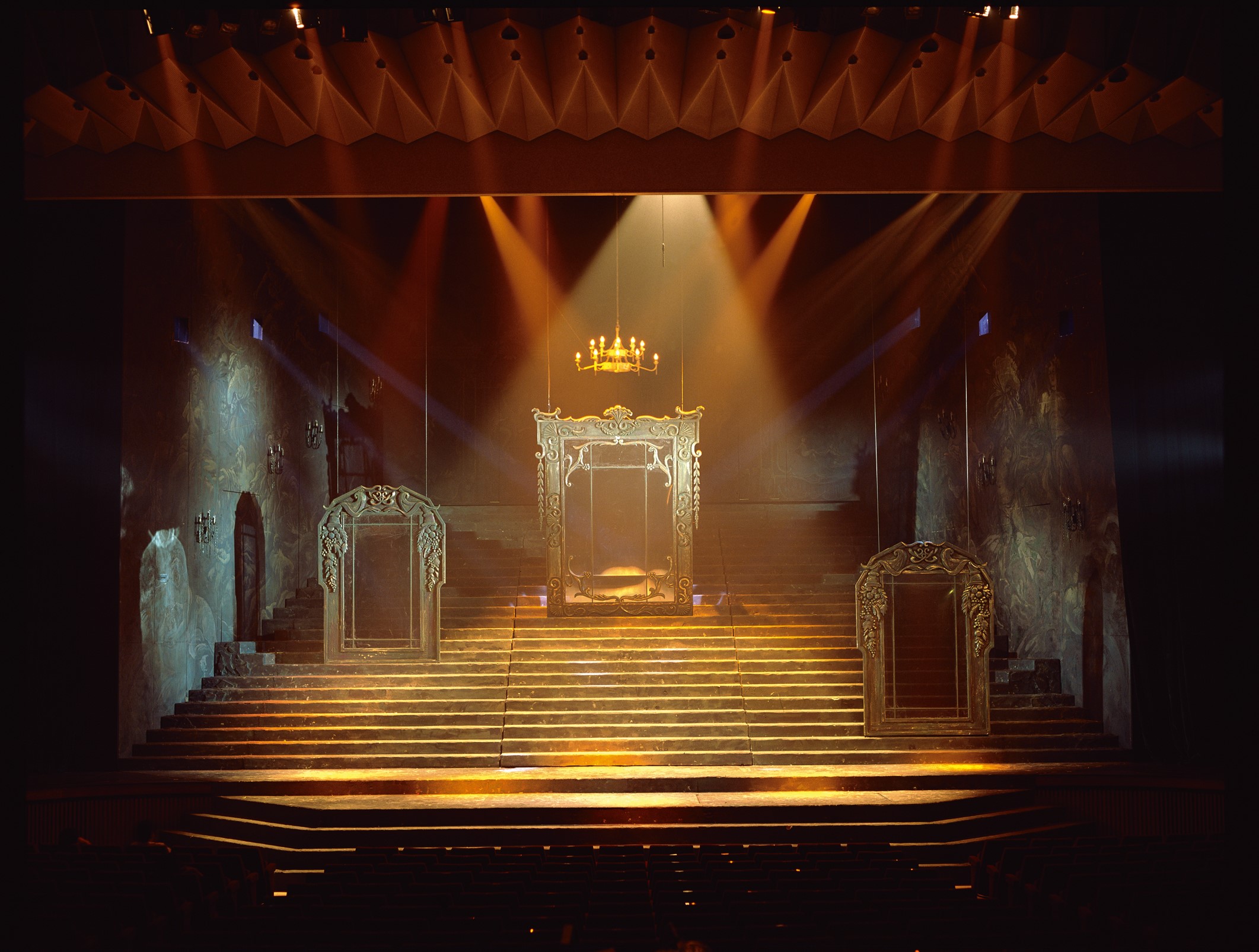 【希少本】朝倉摂のステージ・ワーク 1991-2002 舞台美術作品集 希少本】朝倉摂のステージ・ワーク 1991-2002 舞台美術作品集