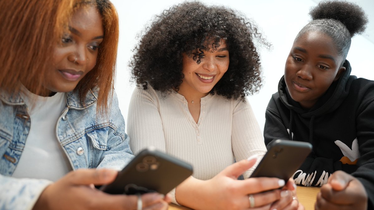 EMNormandie's tweet photo. #Admission2022 #ConcoursBCE Vos résultats d'admission seront disponibles à partir de 14h sur le site  https://t.co/StQ8IbK4kW ! Félicitations à tous les candidats @EMNormandie 👏 ! Rendez-vous le 18/07 à 14h sur le site #SIGEM pour saisir vos voeux ! 🙌 https://t.co/bO0nl2laWh