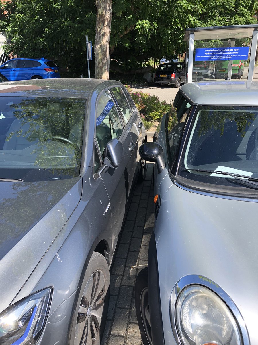 markkeuter's tweet photo. Parkeren is een kunst https://t.co/srpOKZRTQk