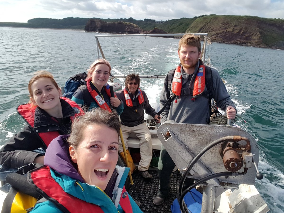 heyjooode's tweet photo. Huge congratulations to Dr @ruth_jeavons22 for passing her PhD viva yesterday 🥳🥳🥳 just fantastic 👏👏👏🍾🥂🍰
#teamgannet @LeedsEcoEvo https://t.co/CSdkLg2pup