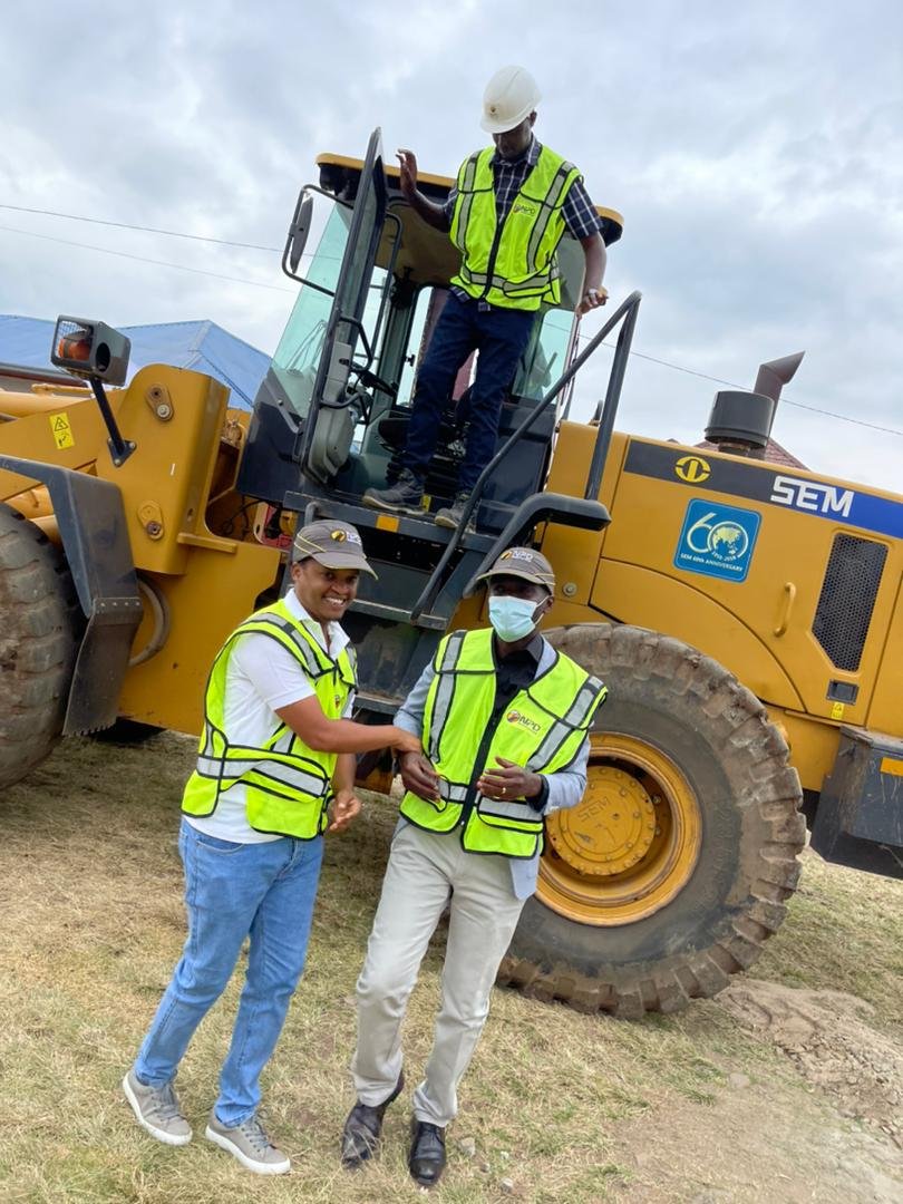 ltd_npd's tweet photo. In partnership with #Musanzedistrict #Mayorof Musanze district with #ltd_npd Deputy Managing Director after launching of Asphalt road project in #Musanze city #rbarwanda #Radio #Rwanda https://t.co/CUX3gL6OW0