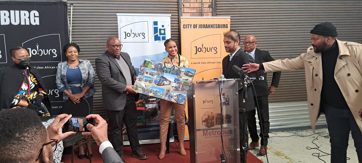 CityofJoburgZA's tweet photo. It's time for the official cutting of the ribbon and the unveiling of the newly refurbished Joburg Metrobuses 👏🏾 #JoburgMetrobus #SaferJoburg ^GZ https://t.co/qHoP5Tq4UY
