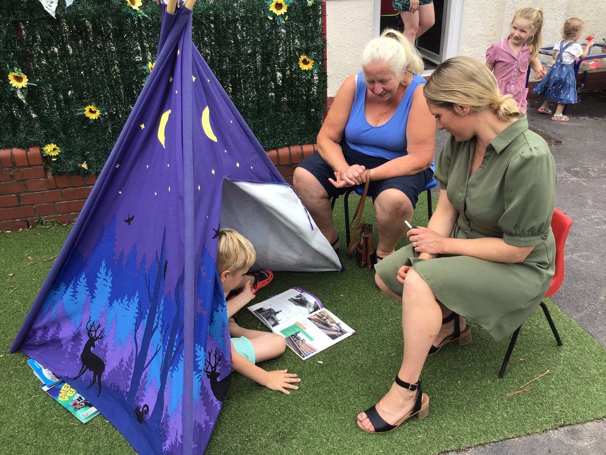 Penclawdd's tweet photo. #pencwhales Reception/Year 1 had a wonderful afternoon yesterday. They shared their learning with their grown ups! #pencfp #pencr1 #penccomm https://t.co/ZnQ8yXPfaQ